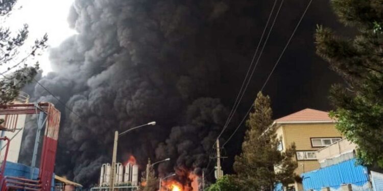 irán-incendio-refinería