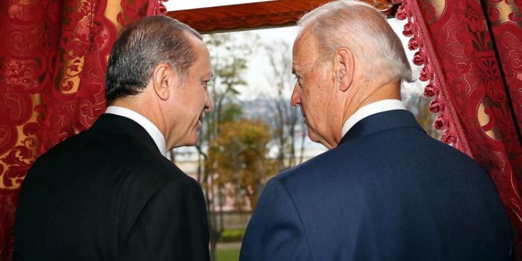 Erdogan lamenta que las relaciones con Biden no sean buenas