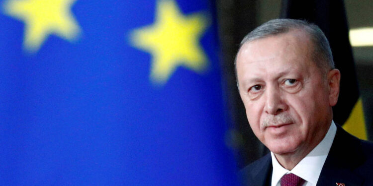 El presidente de Turquía, Recep Tayyip Erdogan, criticó a la OTAN y la Unión Europea