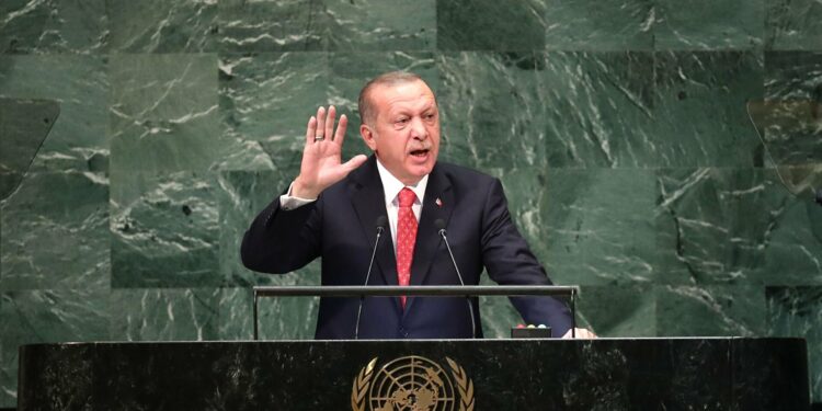 Erdogan acusó a Grecia de convertir el mar en un cementerio de refugiados