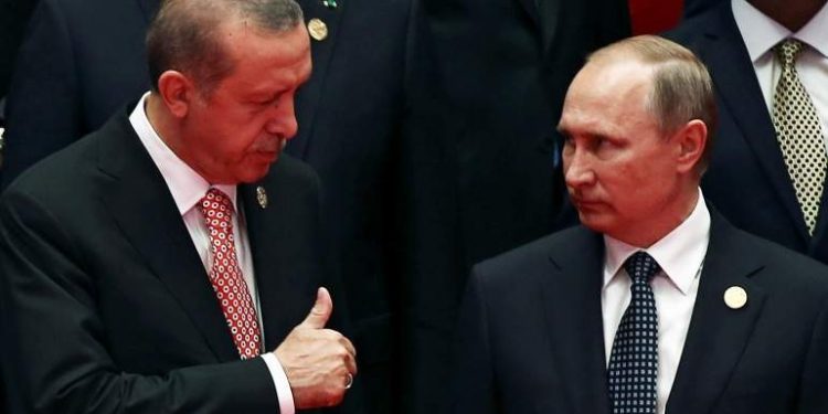 El presidente de Turquía, Recep Tayyip Erdogan (izq.), junto a su homólogo ruso, Vladimir Putin