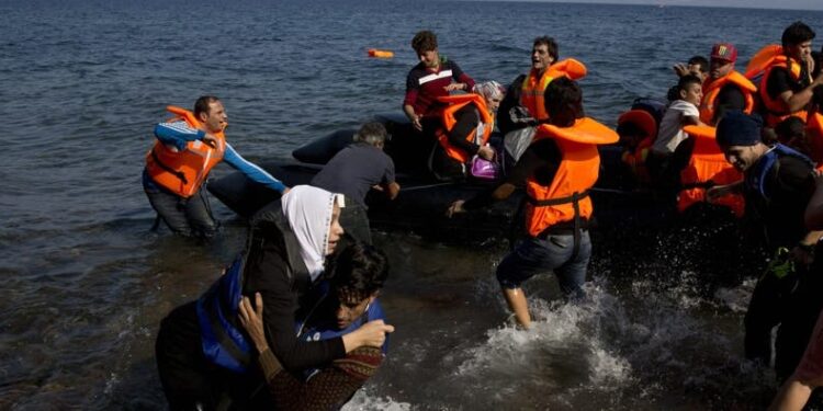 Grecia acusa a Turquía de poner en riesgo tras un naufragio en el que 16 personas perdieron la vida