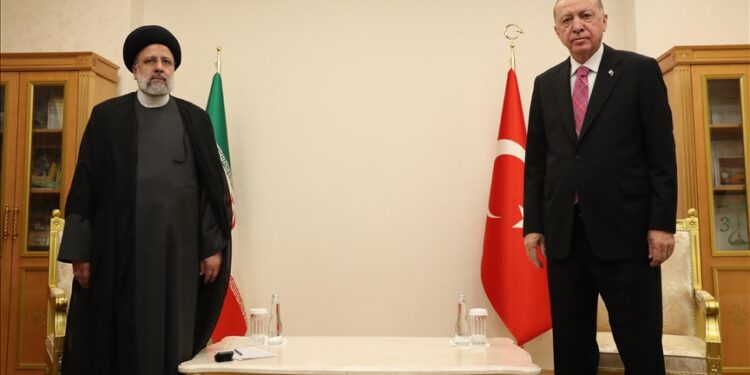 Irán y Turquía se comprometieron a cooperar en asuntos regionales