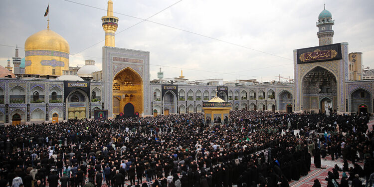 Un nuevo clérigo murió tras el ataque terrorista en el santuario del Imán Reza