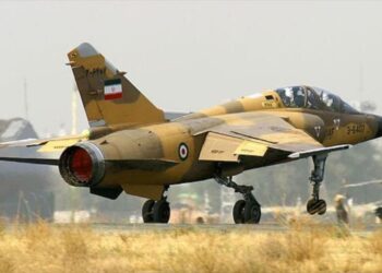 Un avión de combate iraní se estrelló contra el desierto y murieron dos pilotos
