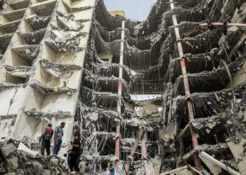 Se derrumbó un edificio en Irán y al menos 14 personas murieron