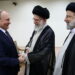 Vladimir Putin junto a Ebrahim Raisi y Alí Jamenei