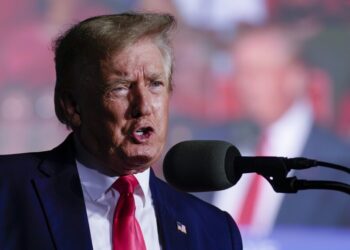 Trump critica a Biden por conceder demasiado a Irán