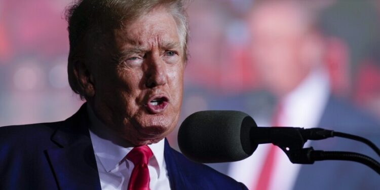 Trump critica a Biden por conceder demasiado a Irán