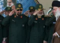 Alí Jamenei y altos rangos de la Guardia Revolucionaria Islámica