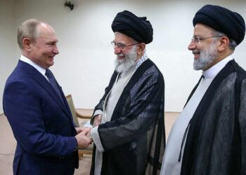 Putin junto a Raisi y Jamenei