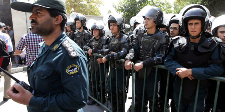 Policía iraní