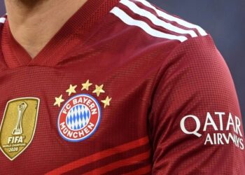 Camiseta de Bayern Múnich con logo de Qatar Airways