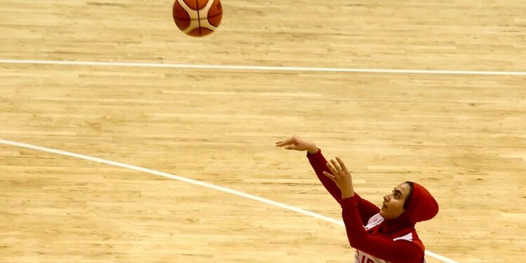 Jugadora iraní de baloncesto