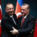 El presidente de Turquía, Tayyip Erdogan (derecha) junto a su homólogo azerbaiyano, Ilham Aliev