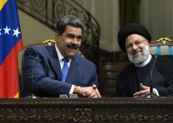 Maduro junto a Raisi