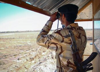 Soldado iraní en puesto fronterizo
