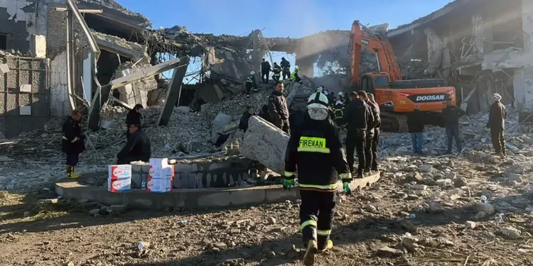 Ruinas tras un ataque con misiles en Erbil, Irak