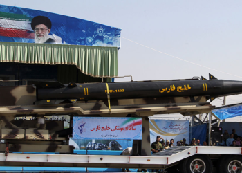 Exhibición de misiles en Irán