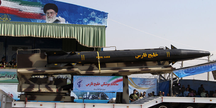 Exhibición de misiles en Irán