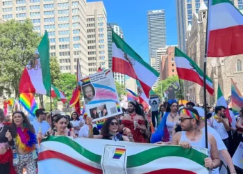 Manifestantes LGBTQ+ iraníes
