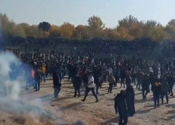 Iranian regime kills protestors in city of Isfahan