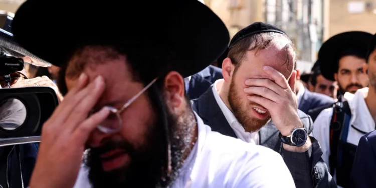 Five killed in Israel by Palestinian gunman