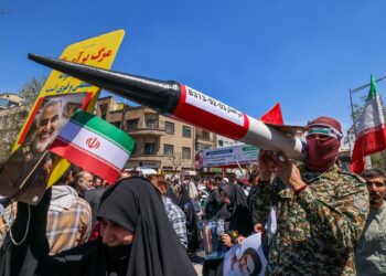 Iran Vows Support for Hezbollah Against Israel as IRGC General Threatens Imminent Missile Strike